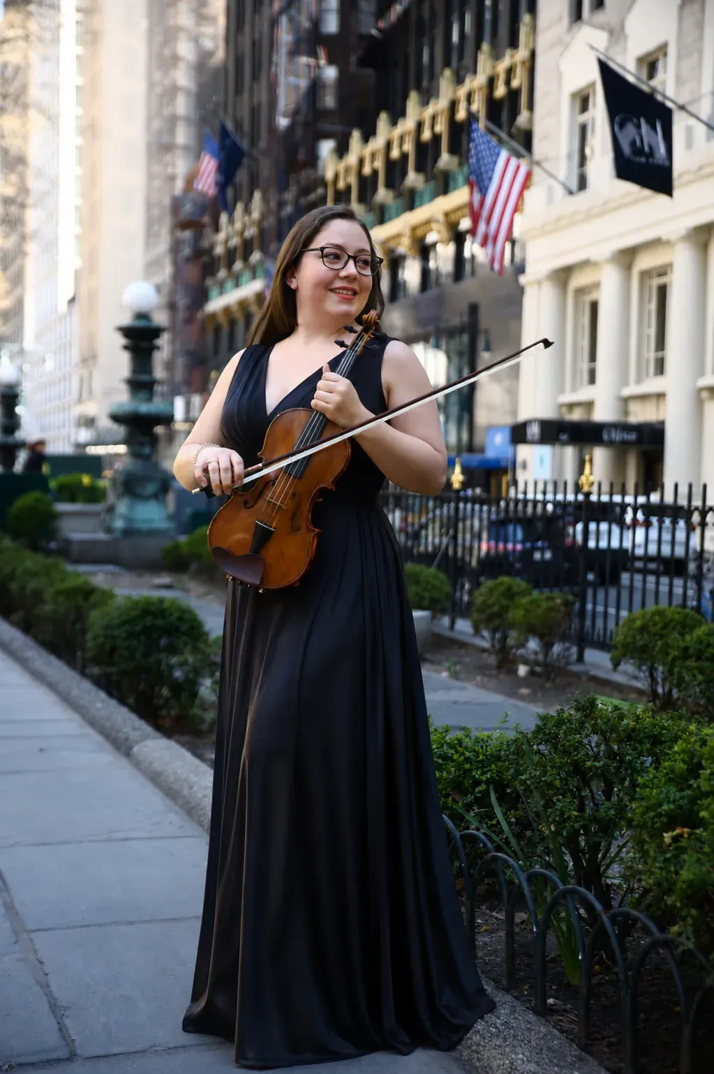 Melissa Olarte playing violin